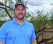 peach grower Chris Yonce image